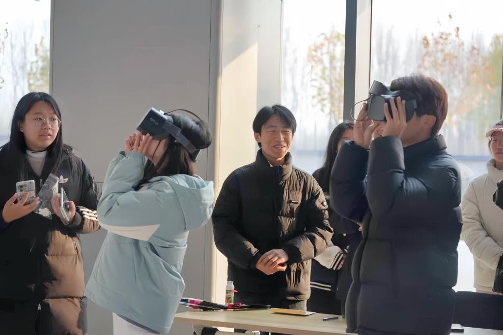 20241211澳门永利6774七彩青春班墨创意集市17.JPG